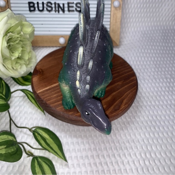 TM 2000 Stegosaurus figurine - Picture 4 of 5